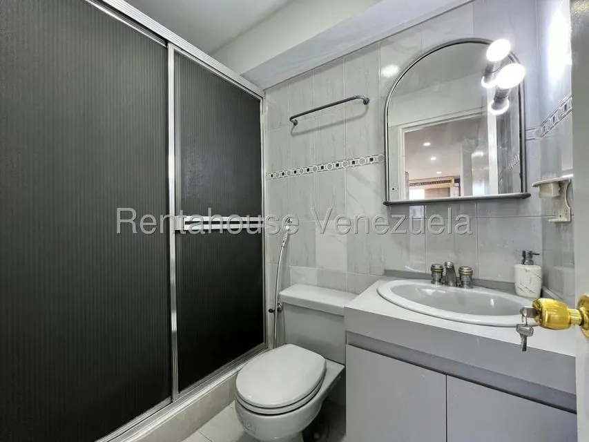 Apartamento (1 Nivel) en Alquiler en El Bosque, Distrito Metropolitano - 12