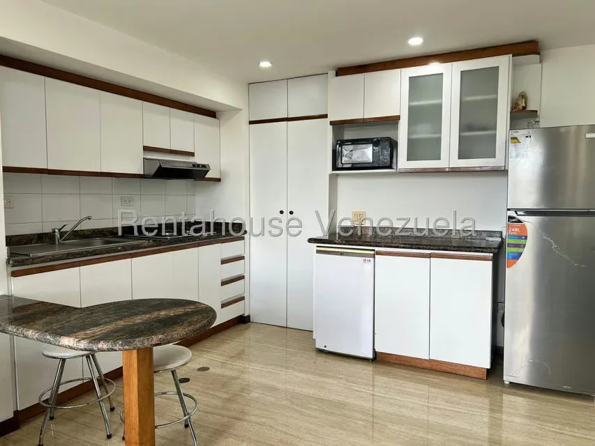 Apartamento (1 Nivel) en Alquiler en El Bosque, Distrito Metropolitano - 3