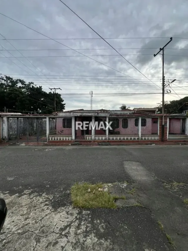 En Venta dos casas en una con amplio terreno adicinal, ubicada en Guanare, Urb. Altos de la Colonia, Calle 4, Casa 97, Guanare, Portuguesa, Venezuela