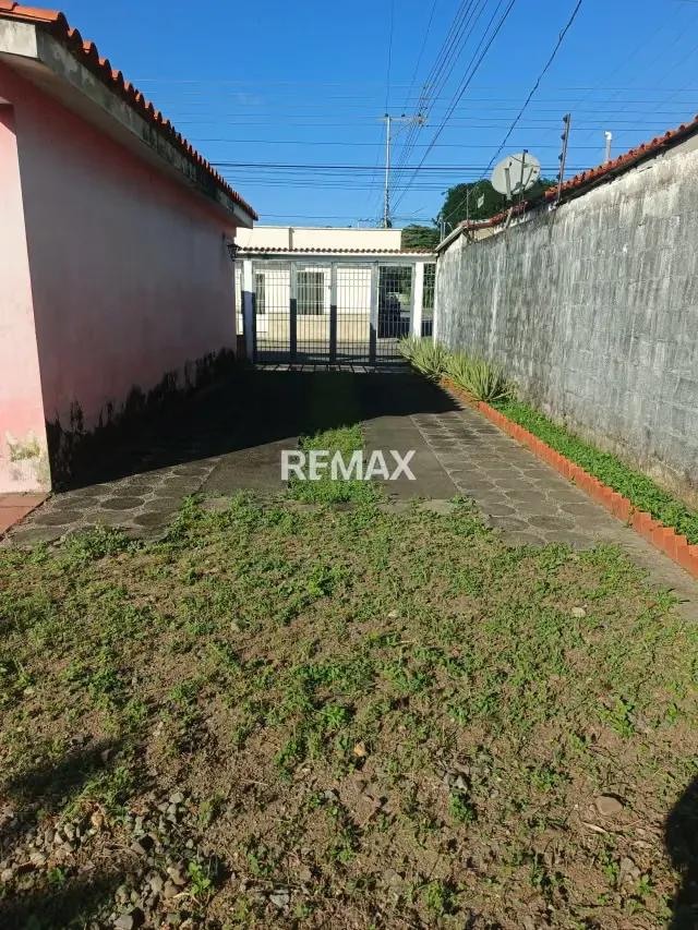 En Venta dos casas en una con amplio terreno adicinal, ubicada en Guanare, Urb. Altos de la Colonia, Calle 4, Casa 97, Guanare, Portuguesa, Venezuela - 10