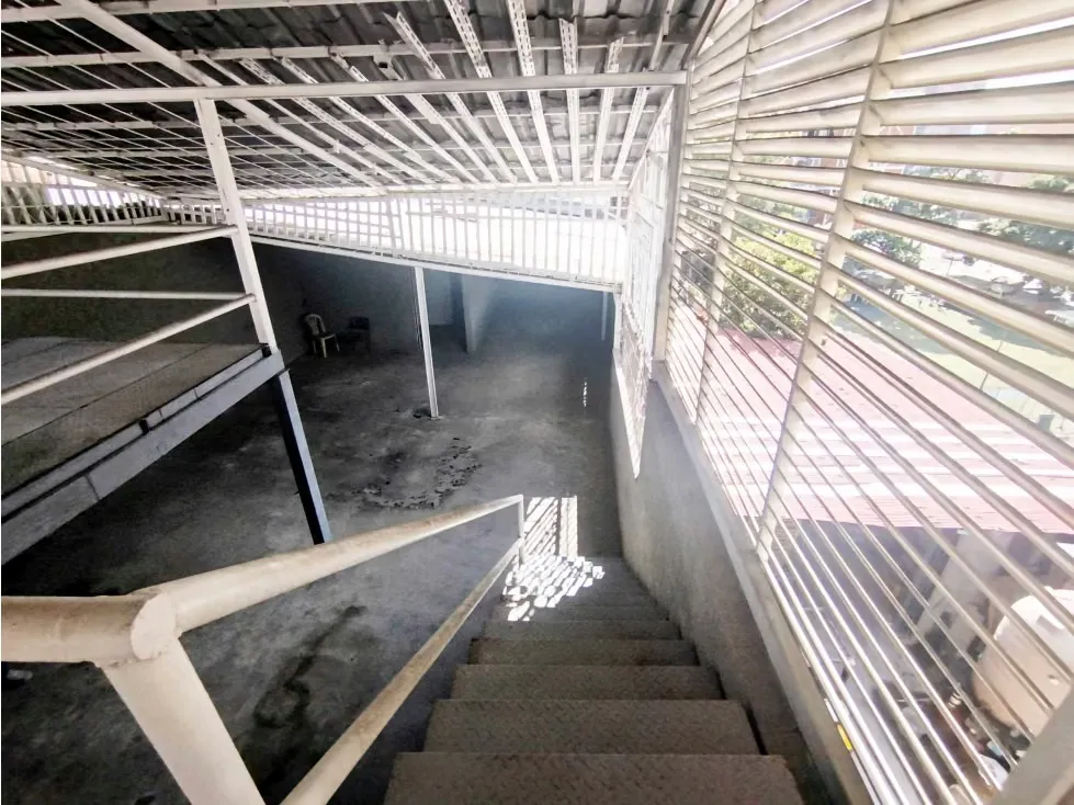 AMPLIO Y MAGNÍFICO GALPÓN EN COLEGIO DE INGENIEROS - 12