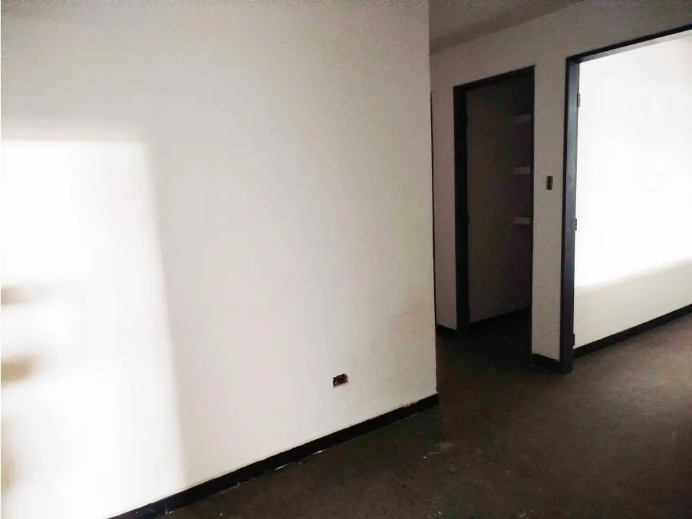 AMPLIO Y MAGNÍFICO GALPÓN EN COLEGIO DE INGENIEROS - 14