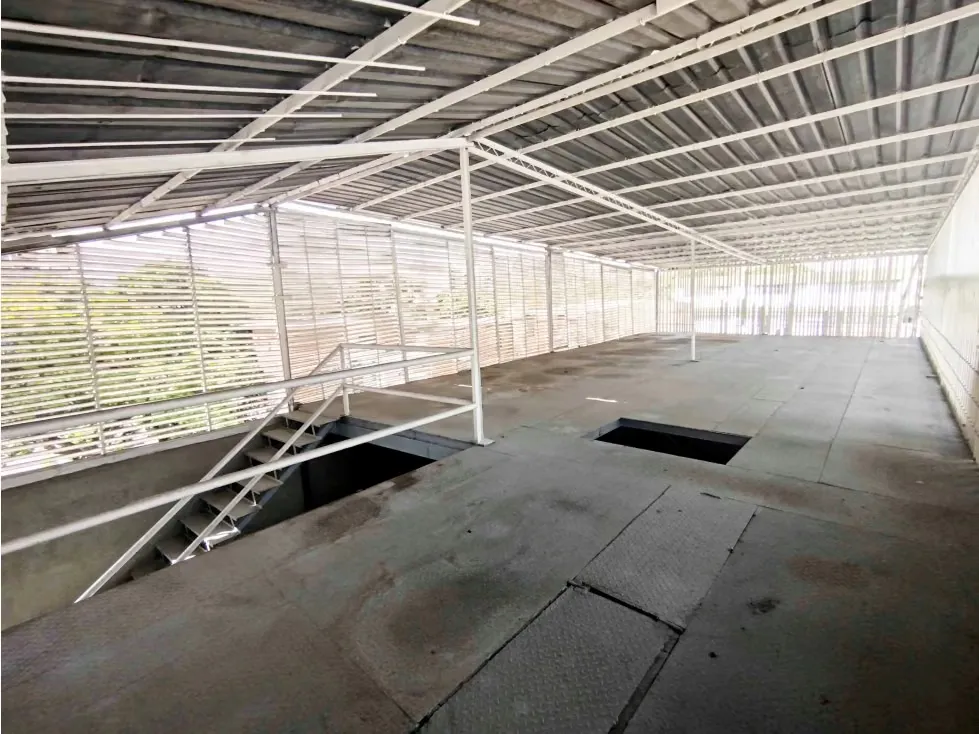 AMPLIO Y MAGNÍFICO GALPÓN EN COLEGIO DE INGENIEROS - 8