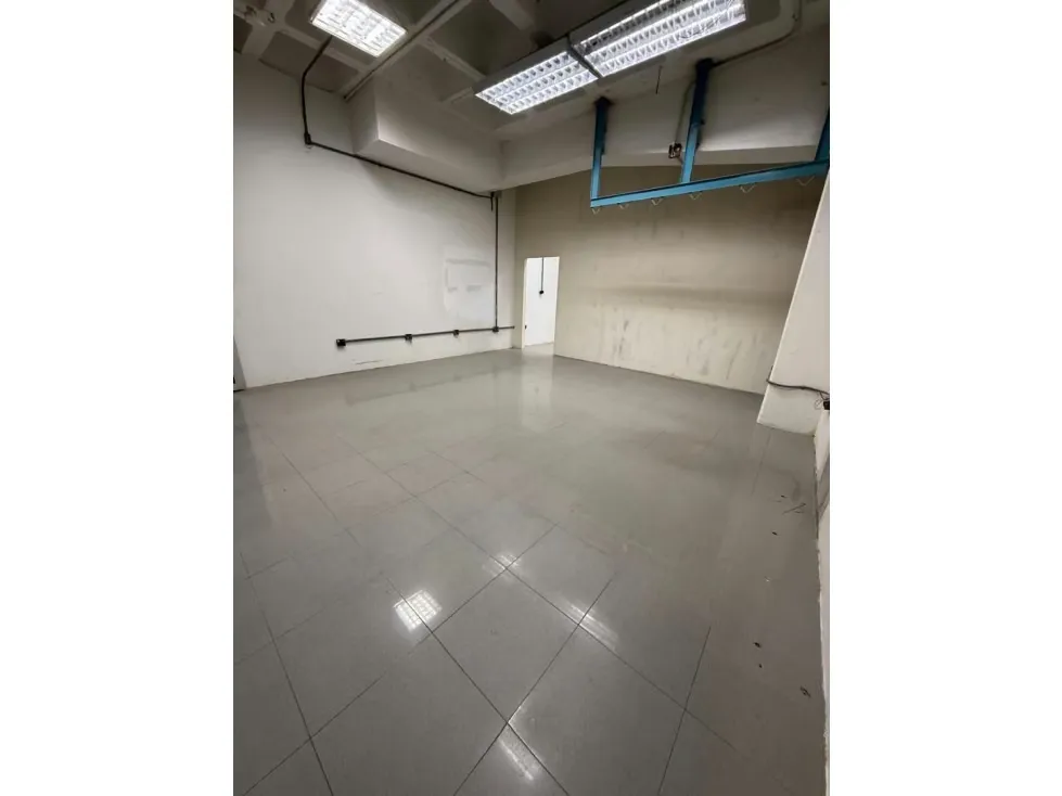 Local en venta o alquiler 53m², Av. ppal del Valle - 3
