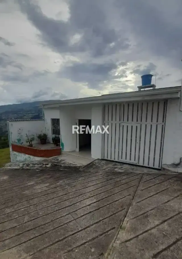 CASA EN VENTA EN PERIBECA