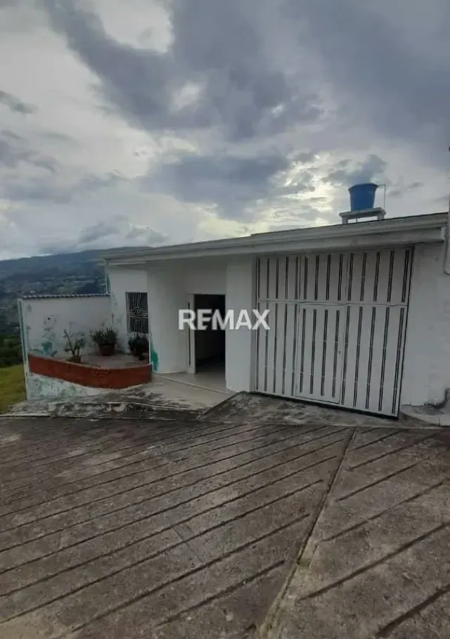 CASA EN VENTA EN PERIBECA