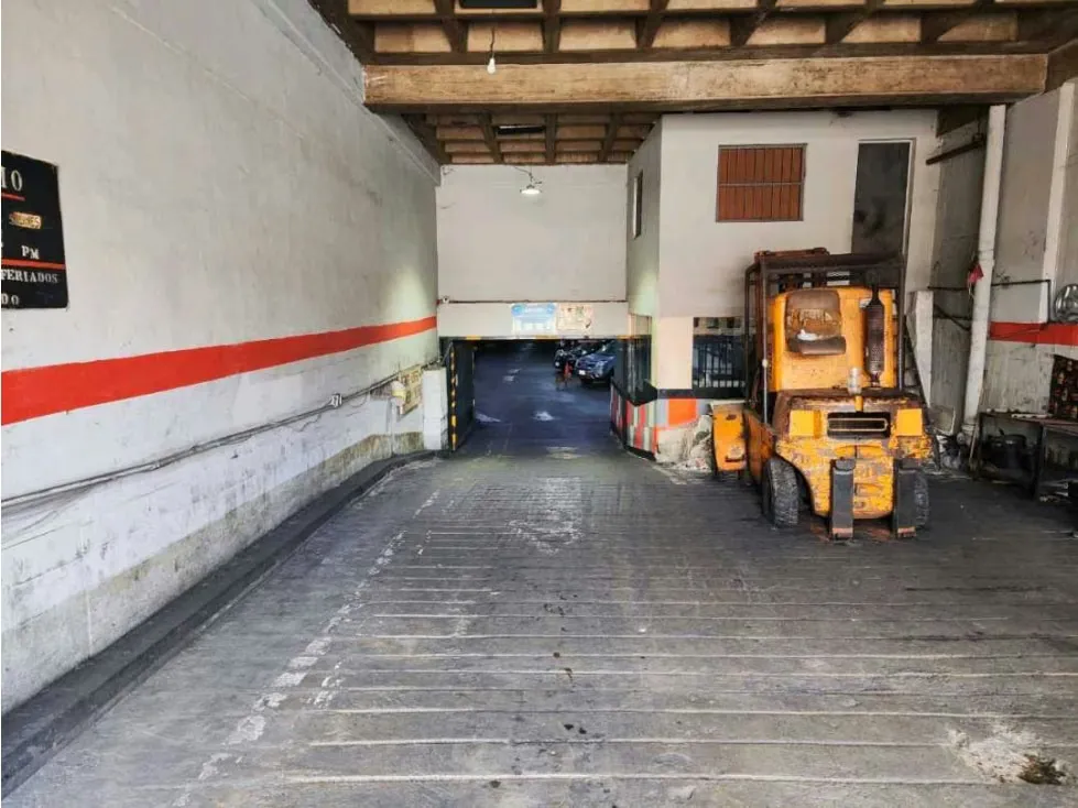 Se vende estacionamiento 1850m2 Catia 2782 - 2