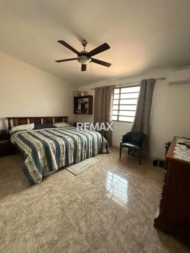 CASA EN VENTA PARA USO COMERCIAL O RESIDENCIAL EN LA TRIGALEÑA - 11