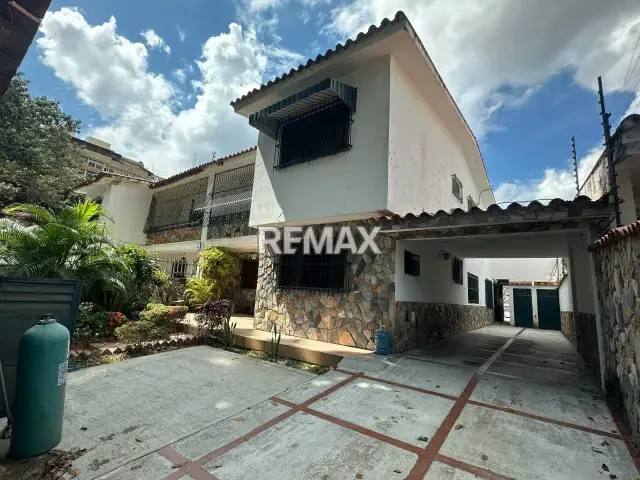 CASA EN VENTA PARA USO COMERCIAL O RESIDENCIAL EN LA TRIGALEÑA - 2