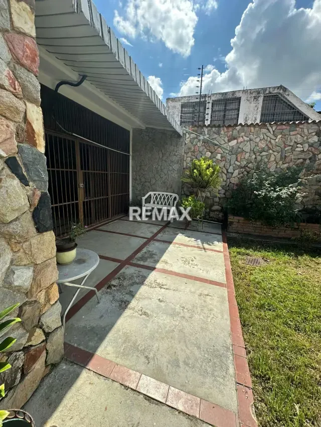 CASA EN VENTA PARA USO COMERCIAL O RESIDENCIAL EN LA TRIGALEÑA - 3