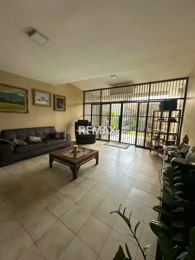 CASA EN VENTA PARA USO COMERCIAL O RESIDENCIAL EN LA TRIGALEÑA - 7