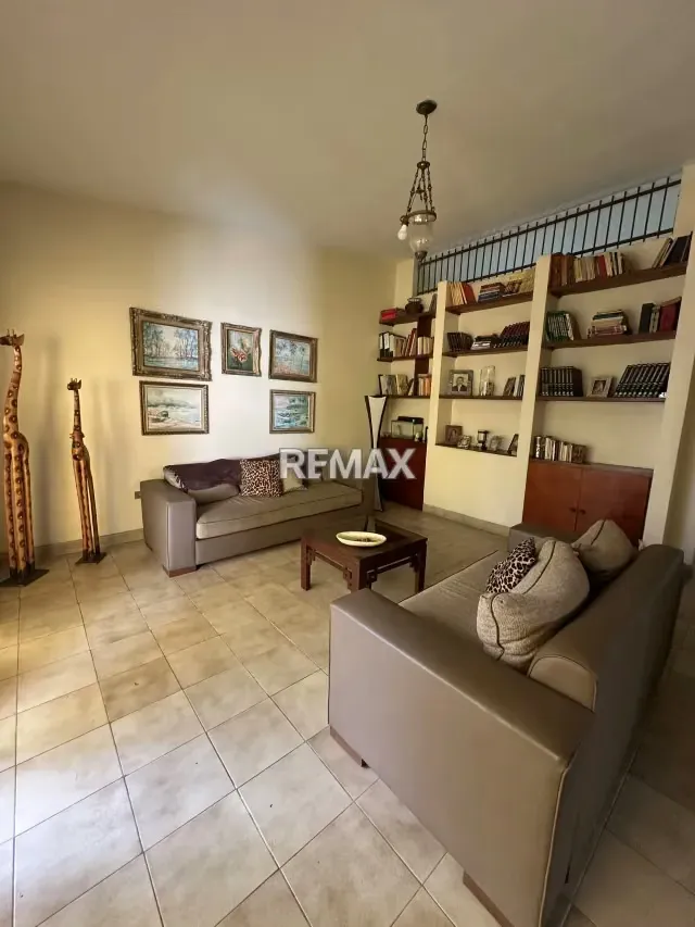CASA EN VENTA PARA USO COMERCIAL O RESIDENCIAL EN LA TRIGALEÑA - 10