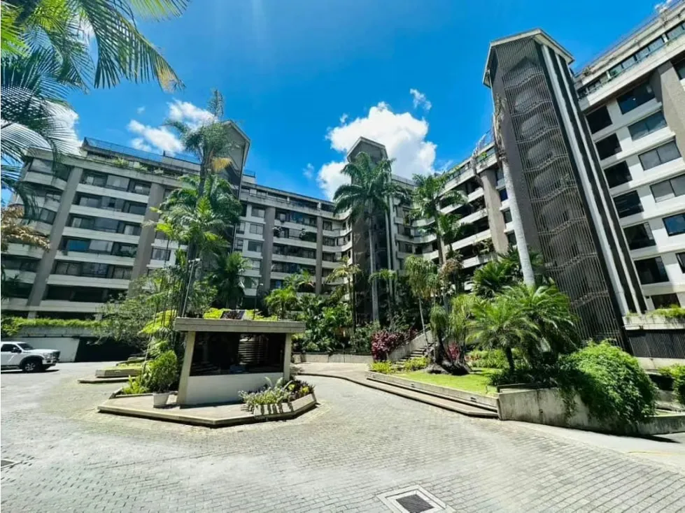 Se vende apto 325m2 3h+s/5b/3p Colinas de Valle Arriba 9804