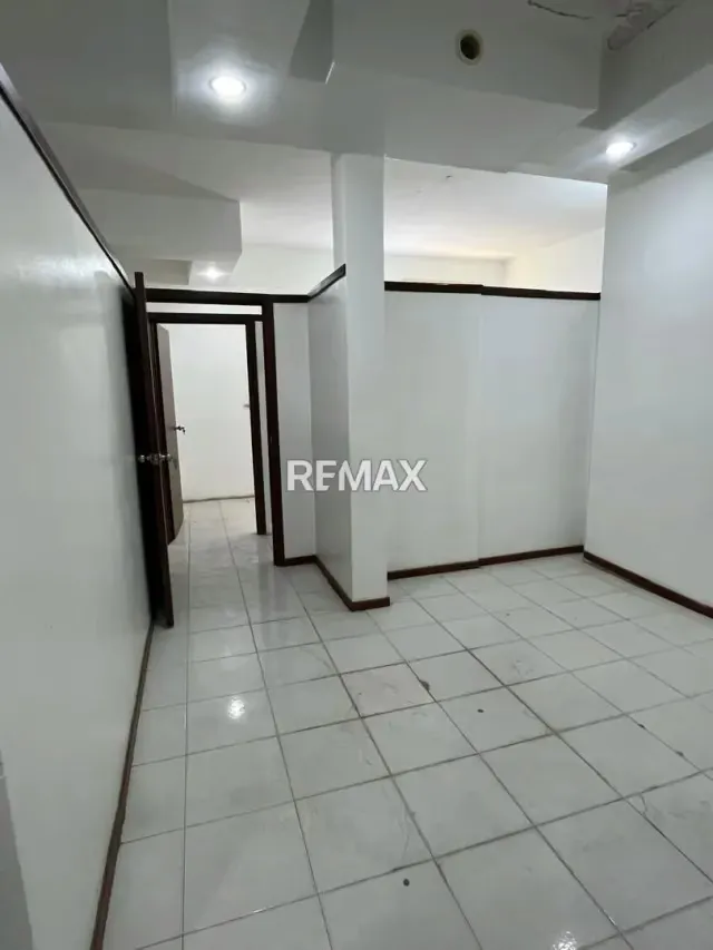 En venta local comercial sector centro Acarigua - 11