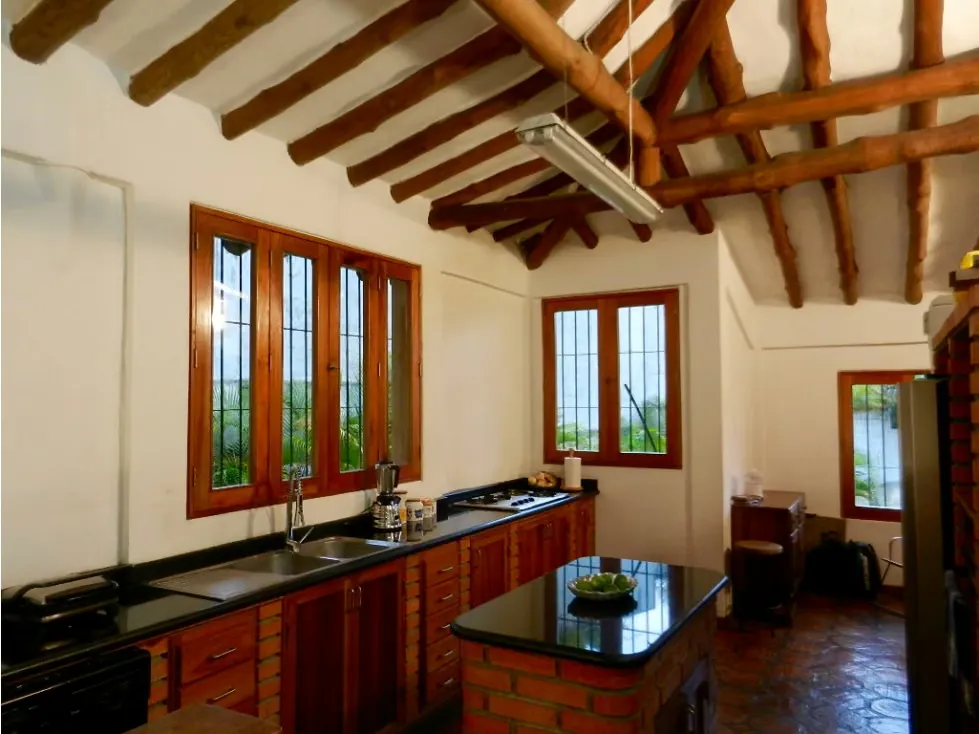 Se vende casa 480m2 4h/6b/6p La Lagunita 2121 - 3