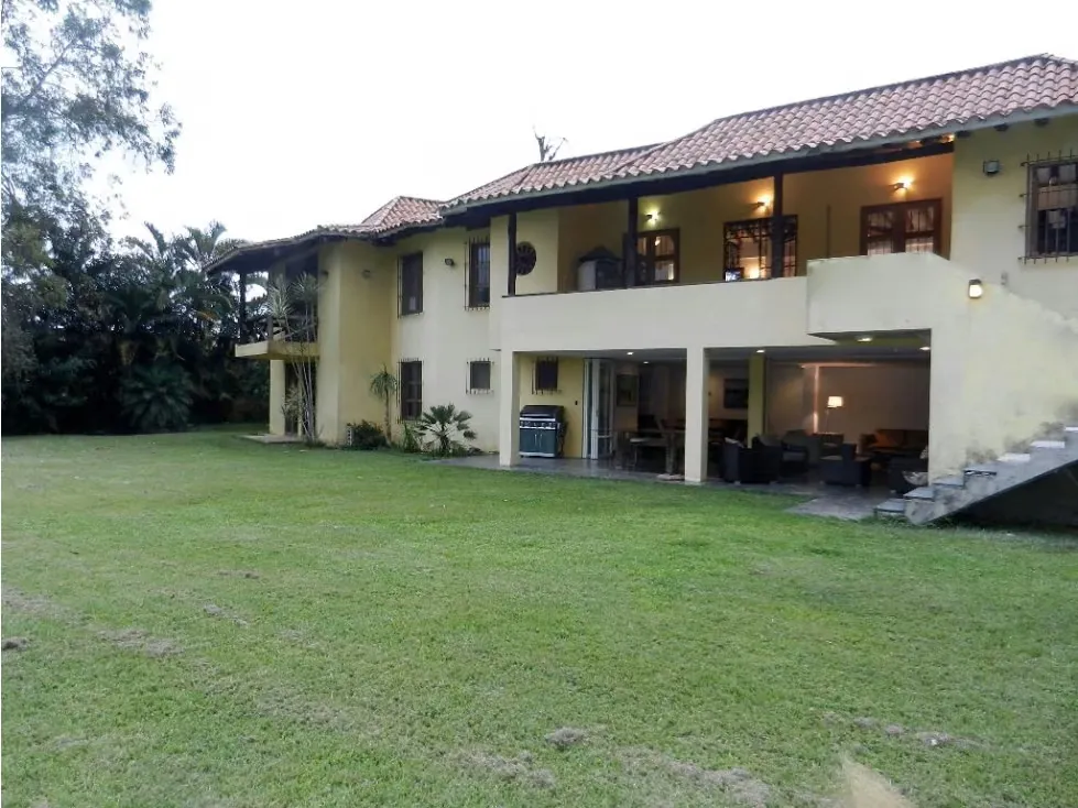 Se vende casa 480m2 4h/6b/6p La Lagunita 2121 - 22
