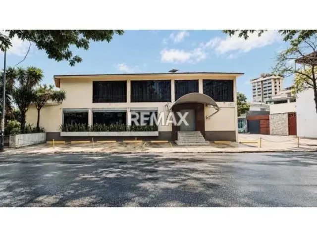 Se vende Fondo de Comercio de amplio y moderno restaurante.