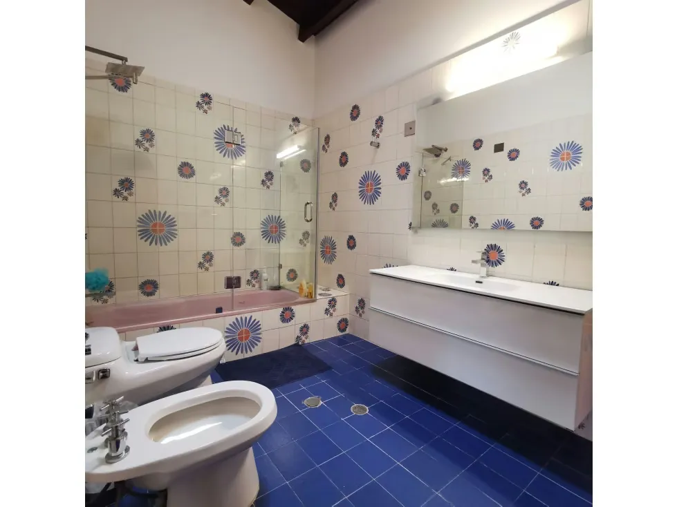 Vendo Casona LA LAGUNITA $850.000 calle cerrada. Actualizar - 15