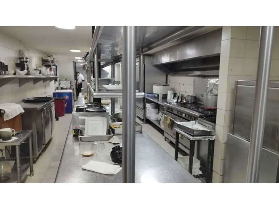 Vendo edificio 1600m2 Las Mercedes 6430 - 8