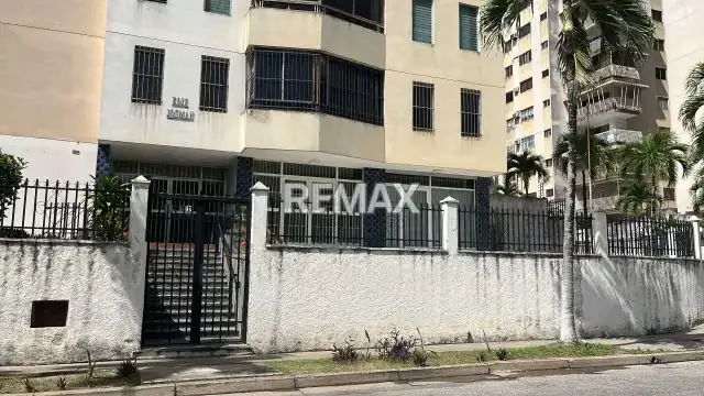Vendo Local Comercial en Terrazas de Los Nísperos a Pie de Calle