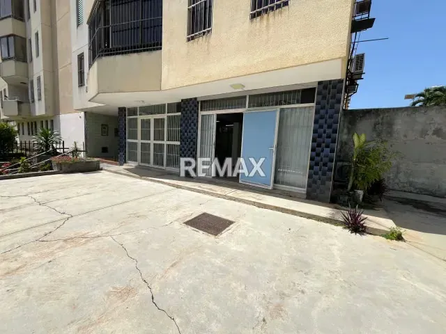 Vendo Local Comercial en Terrazas de Los Nísperos a Pie de Calle - 3