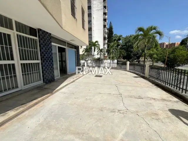 Vendo Local Comercial en Terrazas de Los Nísperos a Pie de Calle - 4