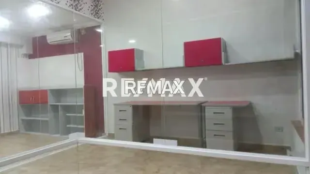 EN ALQUILER LOCAL COMERCIAL EN C.C VIRGEN DEL VALLE, SECTOR TIPURO