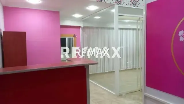 EN ALQUILER LOCAL COMERCIAL EN C.C VIRGEN DEL VALLE, SECTOR TIPURO - 12