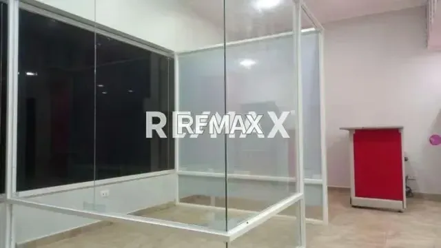 EN ALQUILER LOCAL COMERCIAL EN C.C VIRGEN DEL VALLE, SECTOR TIPURO - 13