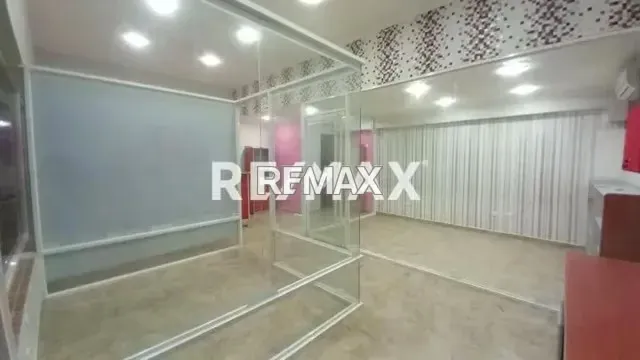 EN ALQUILER LOCAL COMERCIAL EN C.C VIRGEN DEL VALLE, SECTOR TIPURO - 2