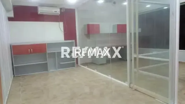 EN ALQUILER LOCAL COMERCIAL EN C.C VIRGEN DEL VALLE, SECTOR TIPURO - 3