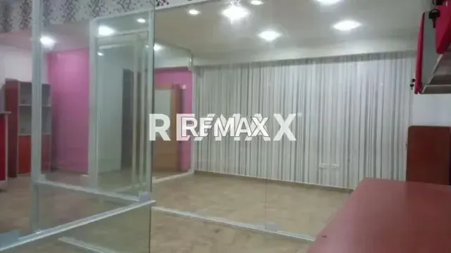 EN ALQUILER LOCAL COMERCIAL EN C.C VIRGEN DEL VALLE, SECTOR TIPURO - 5