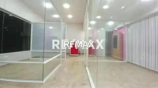 EN ALQUILER LOCAL COMERCIAL EN C.C VIRGEN DEL VALLE, SECTOR TIPURO - 10