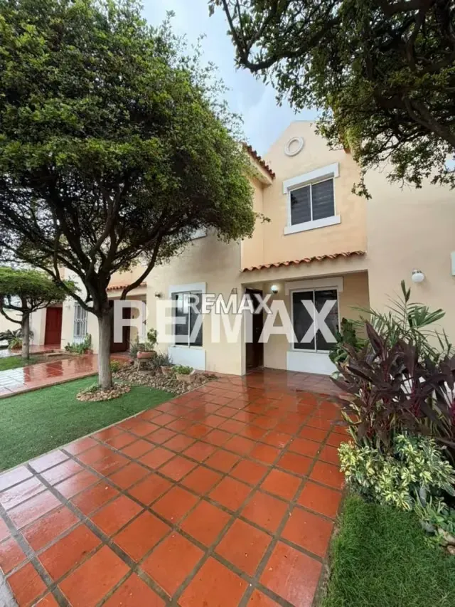 CASA EN VENTA VILLA PUNTARENA