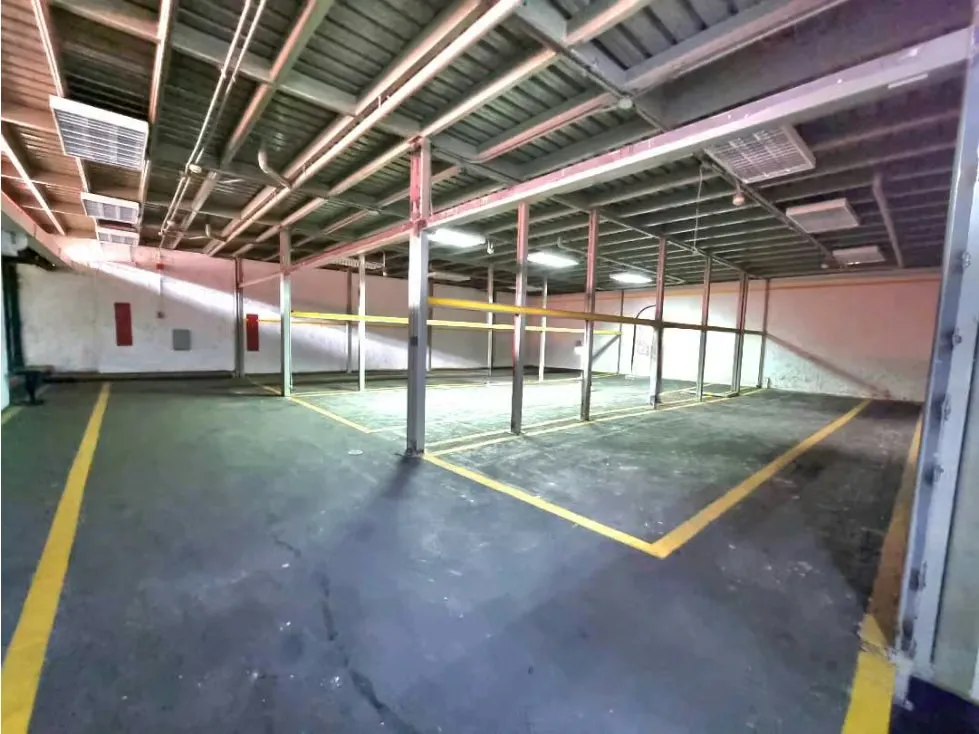 En venta terreno c/ galpones y estacion de gasolina 2500m2 Chacao 4367 - 5