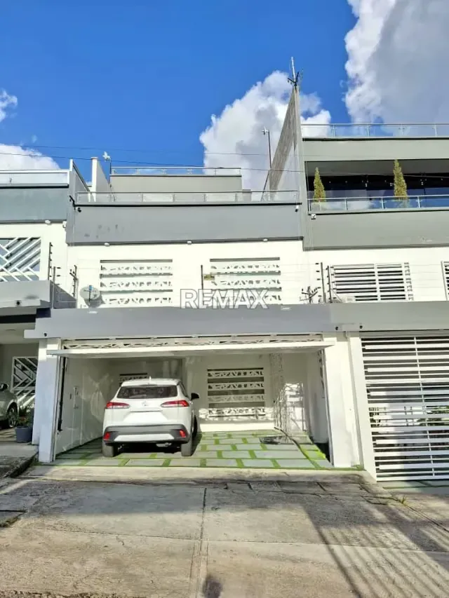 En VENTA CASA EN Av. LA ULA Villa Granadina - 2