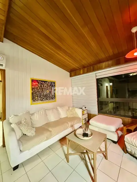 En venta cómodo PENTHOUSE, ubicado en el Edificio Miramar de 66 mts2, con marina en Tucacas.