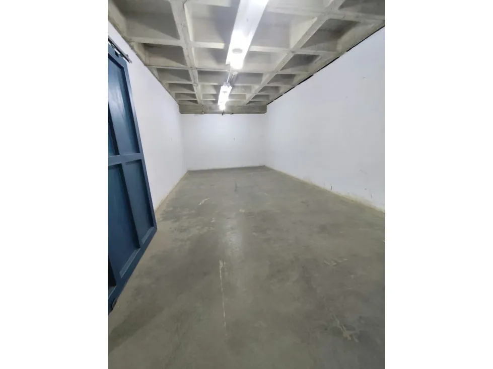 DEPOSITO 25MTS CALLE CAPITOLIO AV. FCO. DE MIRANDA - 3