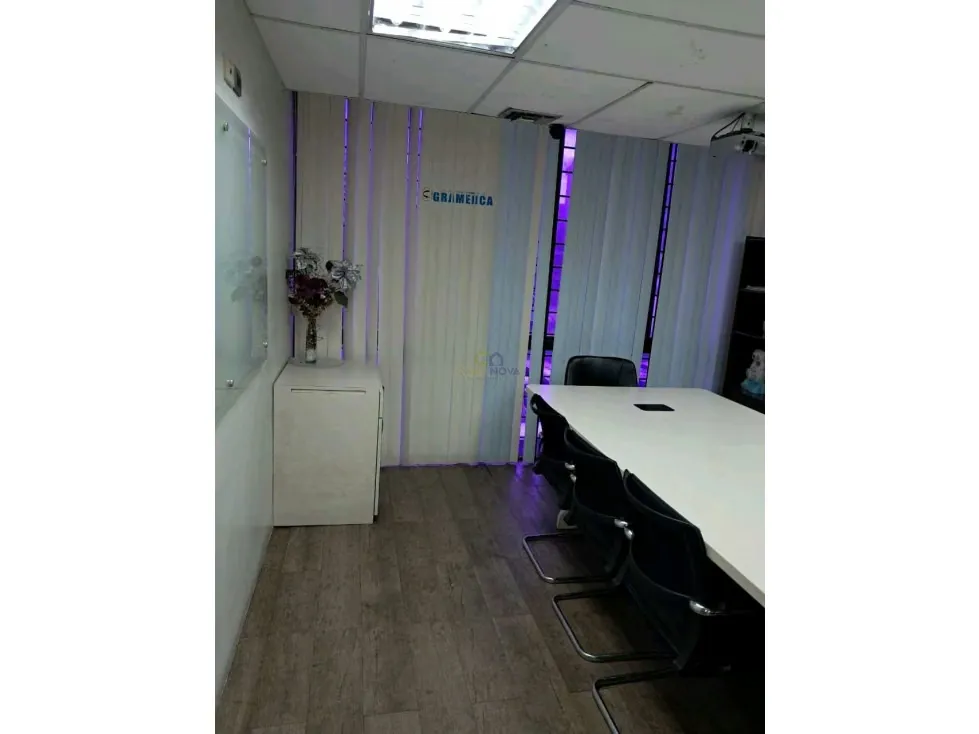 Se alquilan 5 Cubículos de 17m2 aprox
