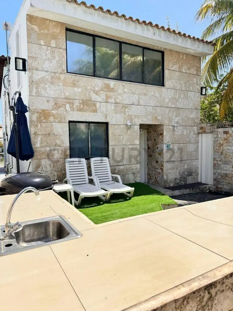 casa bote en alquiler con excelente areas sociales y vista