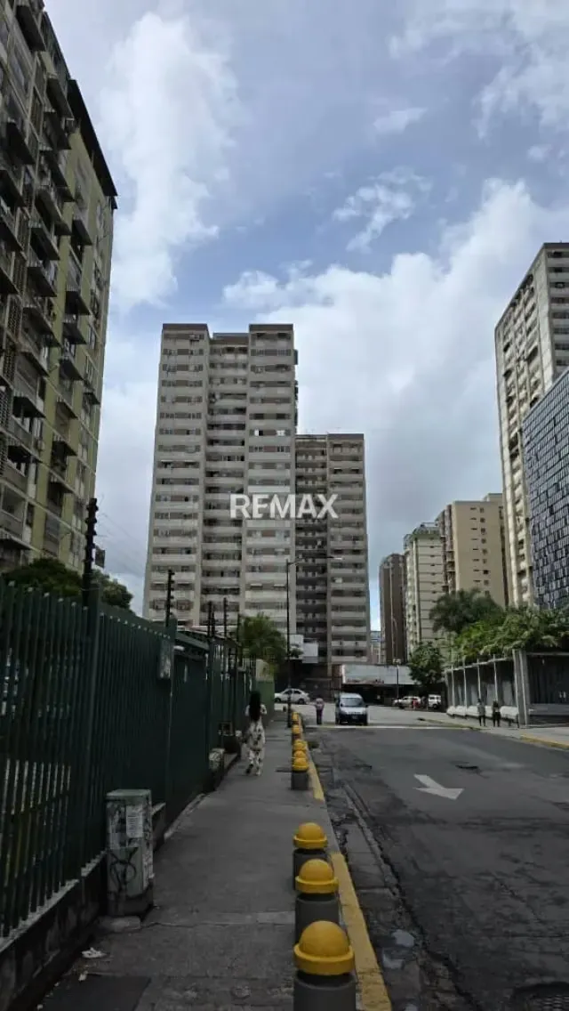 En alquiler, cómoda oficina, en Los Ruices, Caracas