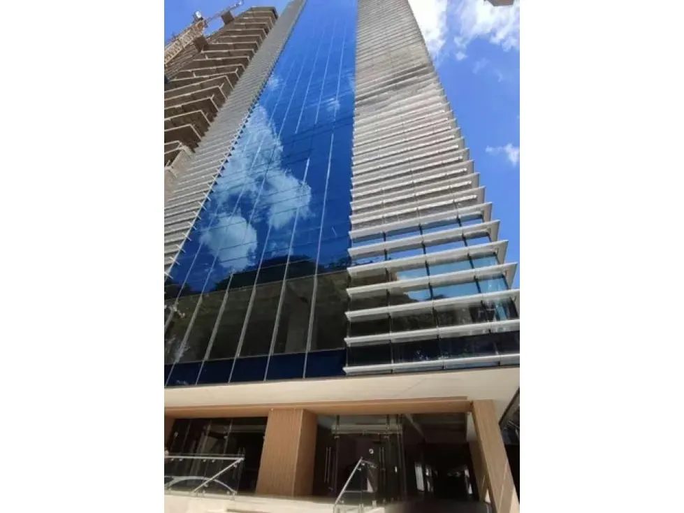 Oficina en Alquiler en Obra Gris de 204 Mts Torre Guayana