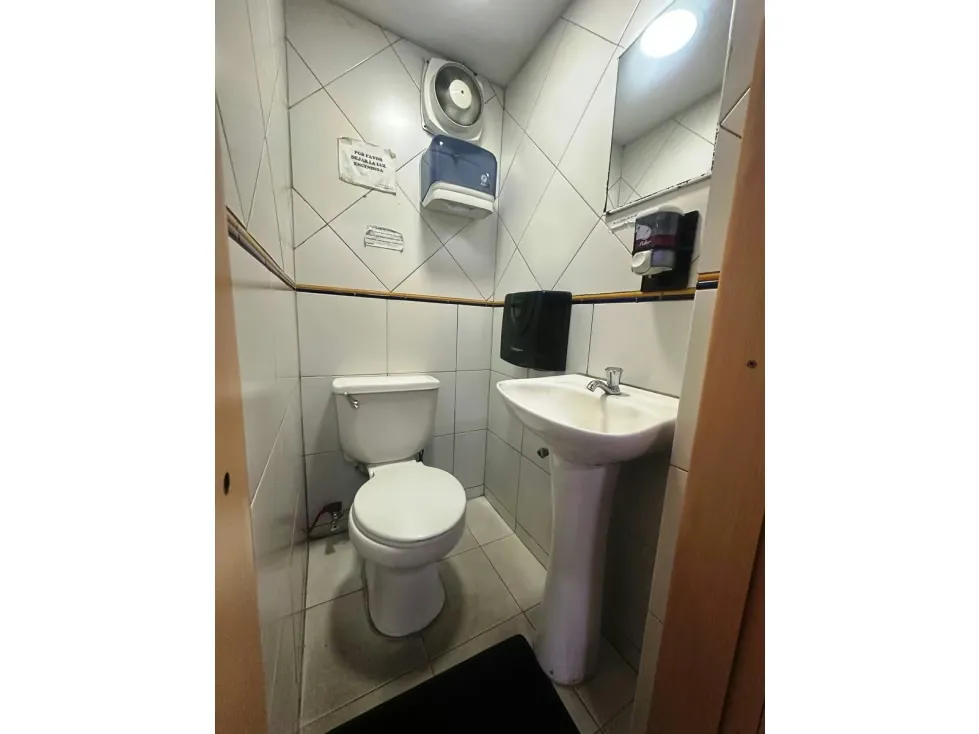 LOCAL COMERCIAL - LA URBINA - 550 Mts2 - 6