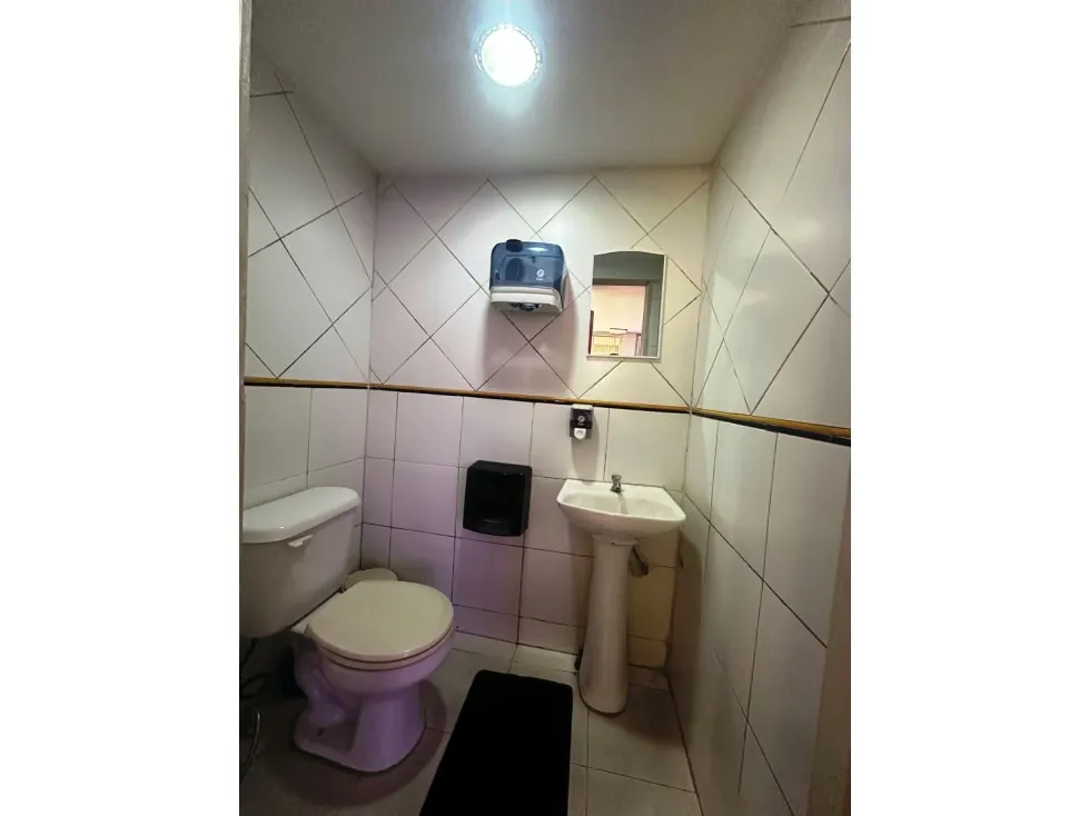 LOCAL COMERCIAL - LA URBINA - 550 Mts2 - 7