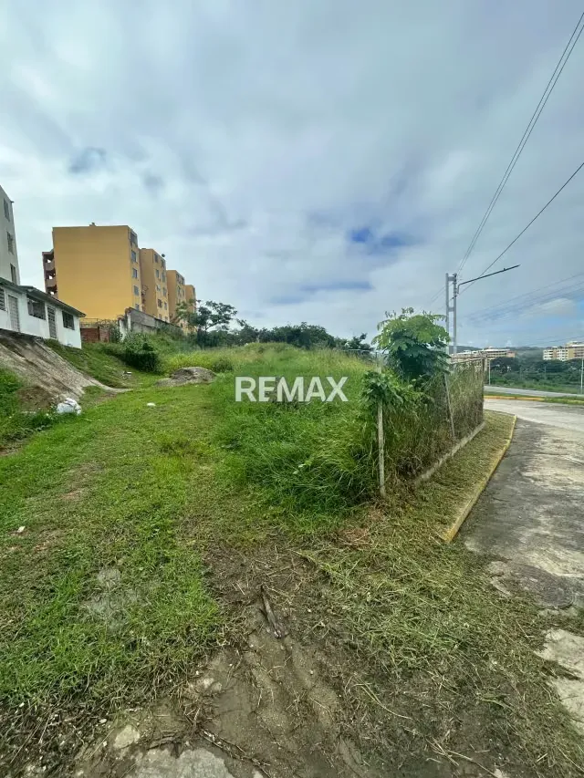 VENTA DE TERRENO COMERCIAL EN URBANIZACION CIMA REAL - 2