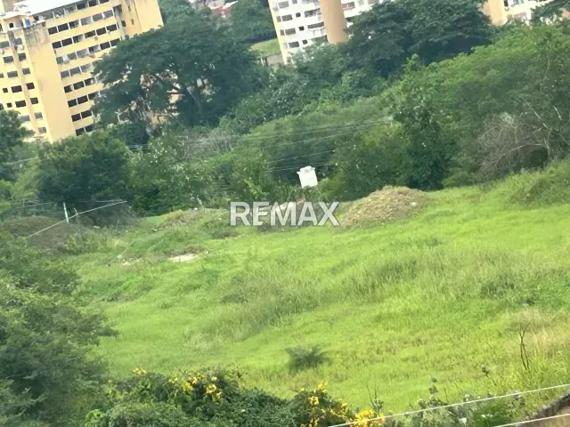 VENTA DE TERRENO COMERCIAL EN URBANIZACION CIMA REAL - 3