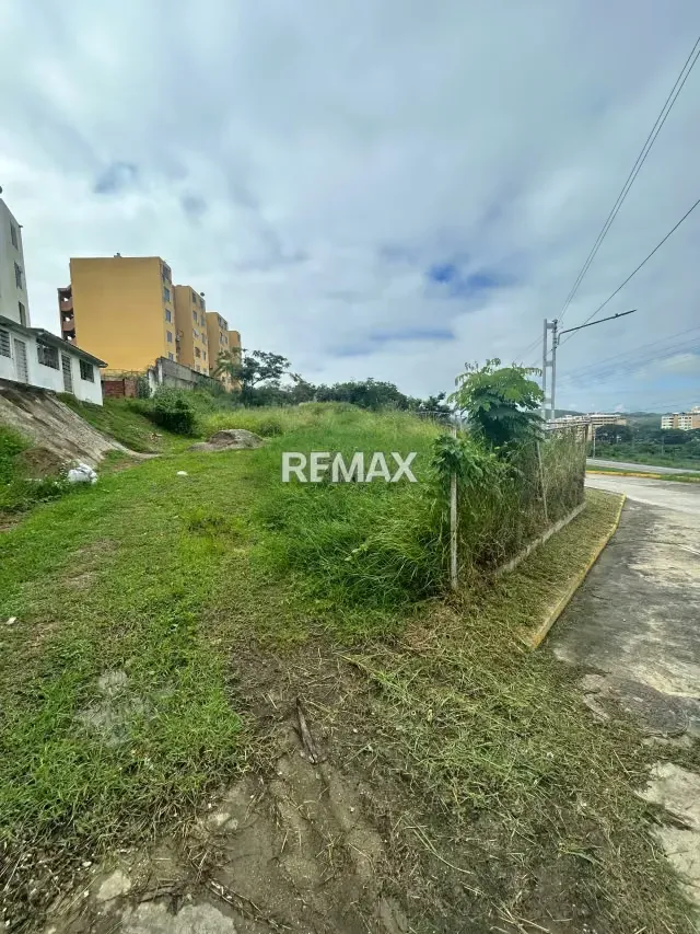 VENTA DE TERRENO COMERCIAL EN URBANIZACION CIMA REAL - 4