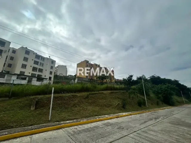 VENTA DE TERRENO COMERCIAL EN URBANIZACION CIMA REAL - 5