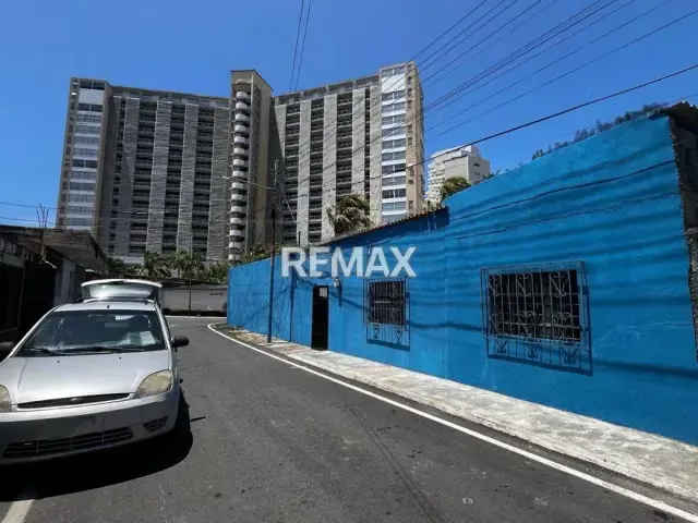 EN VENTA, TERRENO CON BIENHECHURIA DE 383 MT2. Ubicado en Avenida Silva, Tucacas - 2