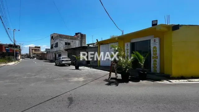 EN VENTA, TERRENO CON BIENHECHURIA DE 383 MT2. Ubicado en Avenida Silva, Tucacas - 4